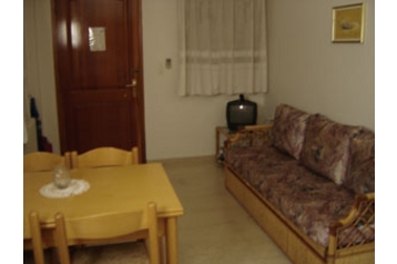 Grecia Privát Agios Adrianos, Esterno